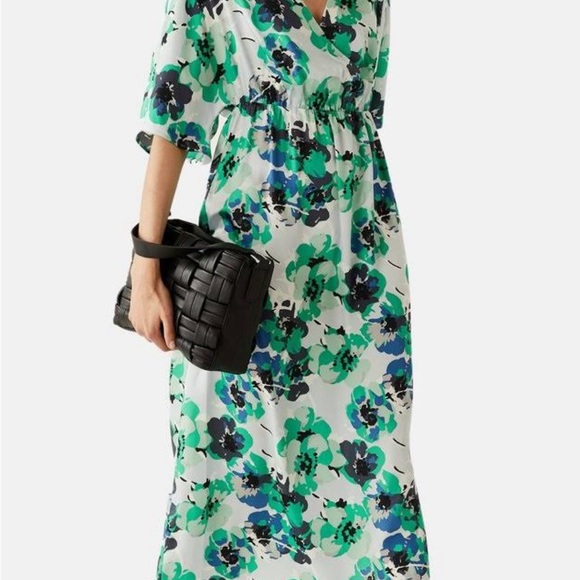 Marks and Spencer floral waisted batwing day dress - Picture 2 of 7